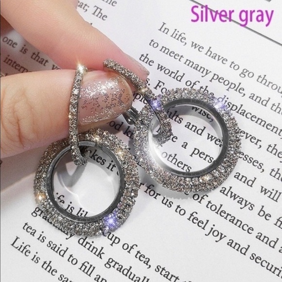 ⭐️HP⭐️ earrings which are the translation of CHIC! - Picture 3 of 8